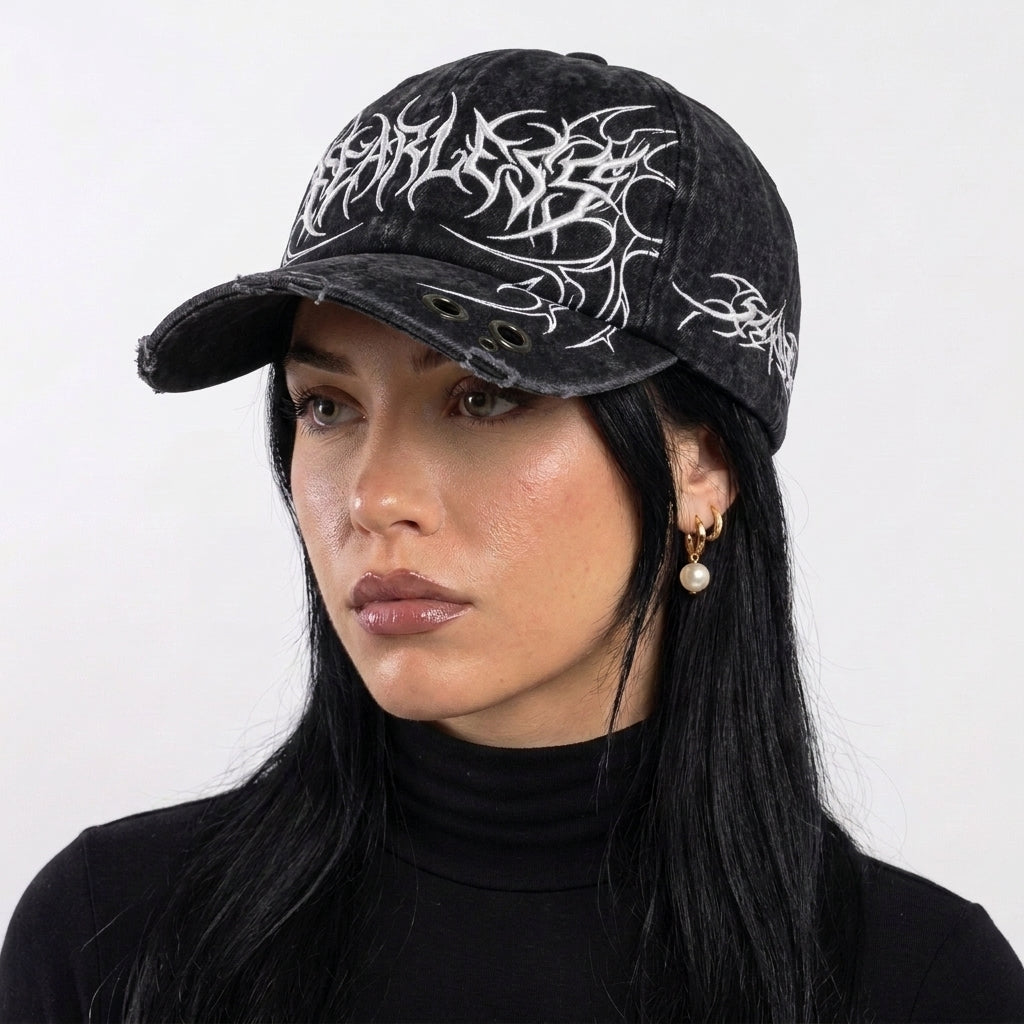 FEARLESS Cap black on-body side gaze